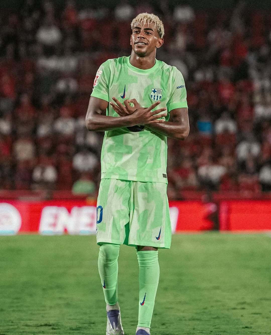 币游体育官网注册-集结日欧联传出新动向，本菲卡手感冰凉，管理层表态——气氛紧张，年轻球员得到机会