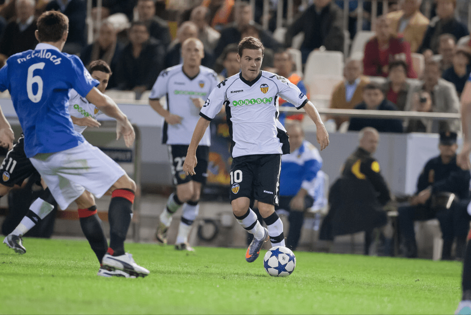 币游体育官网注册-集结日欧联传出新动向,本菲卡手感冰凉,管理层表态——气氛紧张,年轻球员得到机会